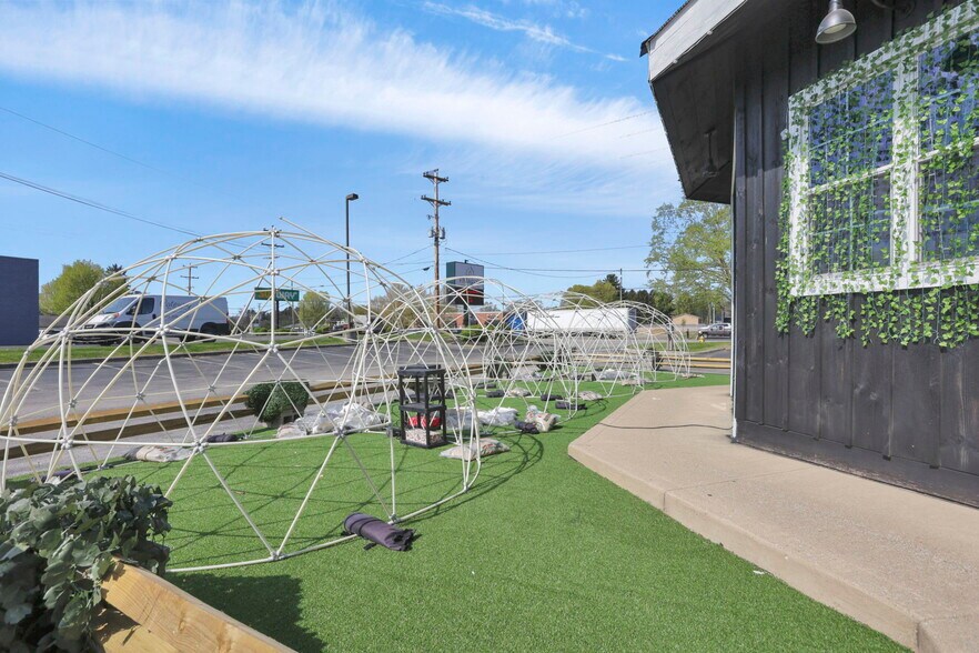 More Photos Of 1122 Hebron Rd, Heath Restaurant For Sale