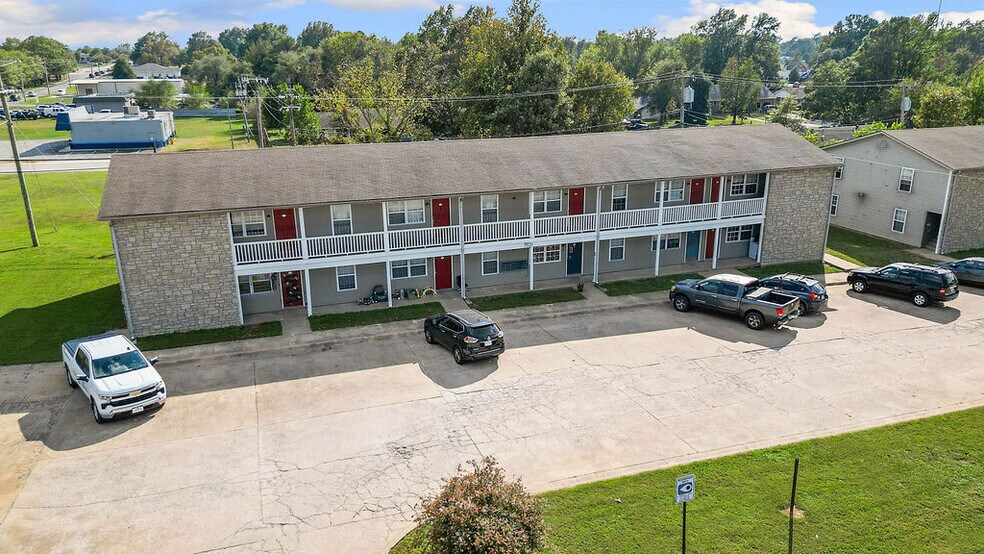 More Photos Of 1810 W Twin Springs St, Siloam Springs General Retail For Sale