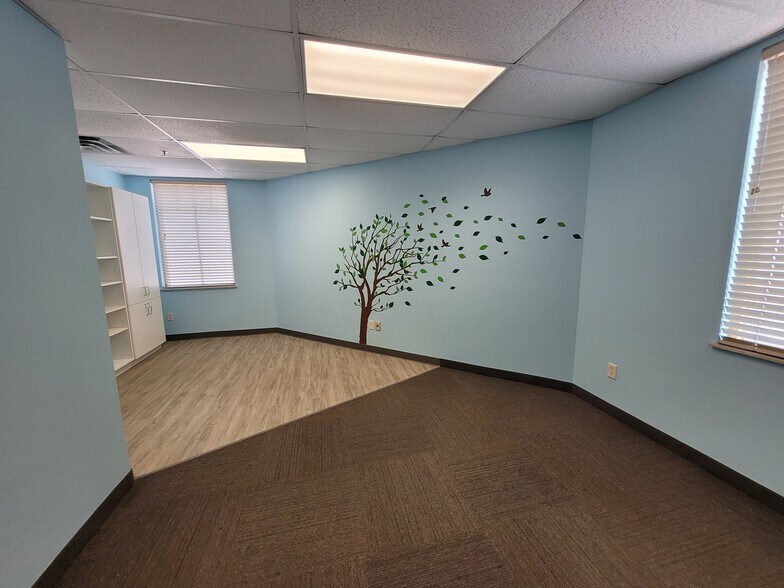 More Photos Of 10091 Dogwood St NW, Coon Rapids Office For Sale
