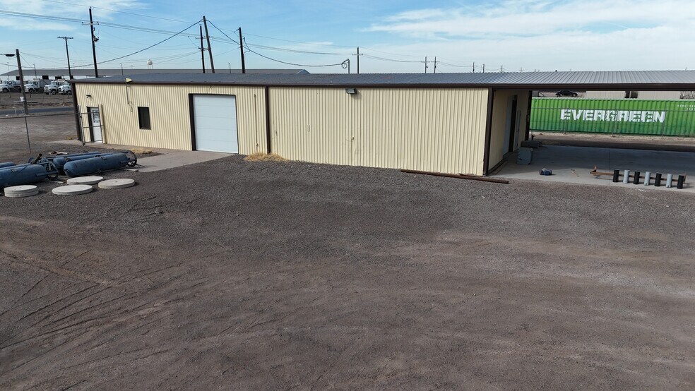 More Photos Of 32 County Road 201, Pecos Industrial For Lease