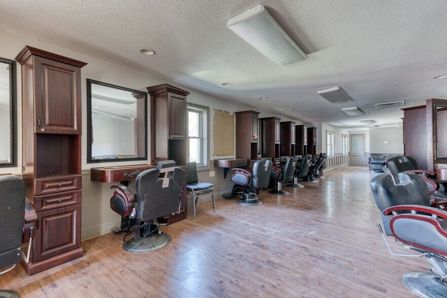 More Photos Of 2404 Main St, Hartford Storefront Retail Office For Sale