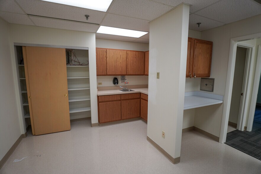 More Photos Of 4452 Eastgate Blvd, Cincinnati Office For Sale