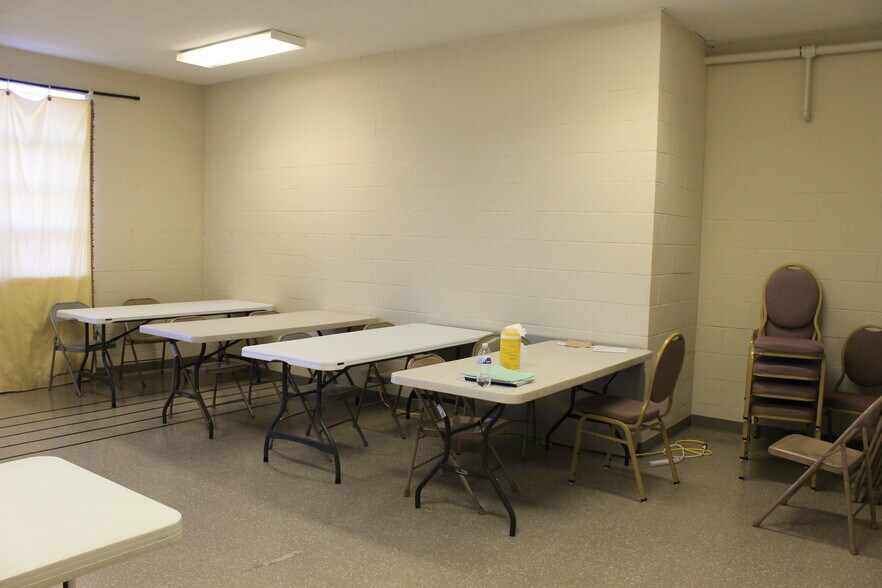 More Photos Of 401 W Poplar St, Elizabethtown Religious Facility For Sale