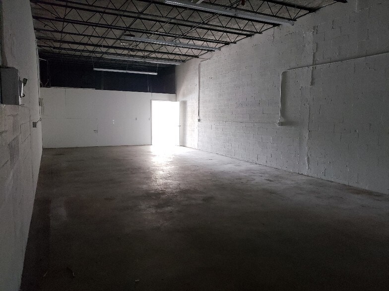 More Photos Of 2610-2618 NW 4th St, Fort Lauderdale Warehouse For Lease