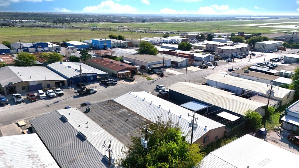 More Photos Of 106 W Turbo Dr, San Antonio Freestanding For Sale