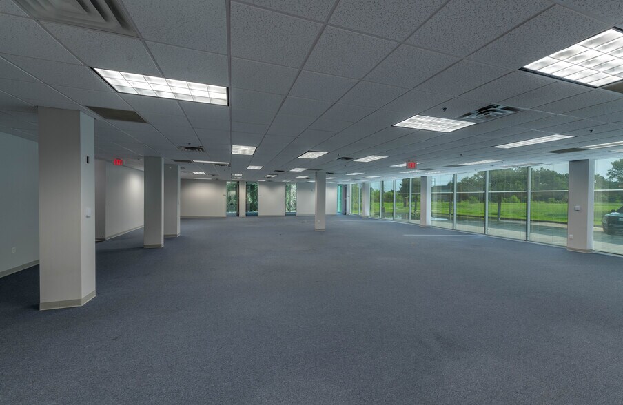 More Photos Of 7840 N Sam Houston Pky W, Houston Office For Lease