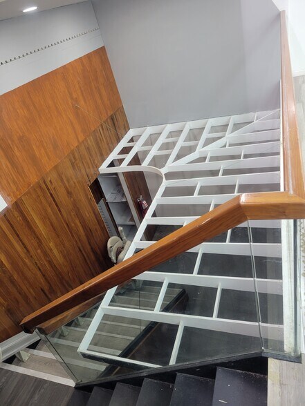 More Photos Of 13617 38th Ave, Flushing Storefront Retail Office For Lease