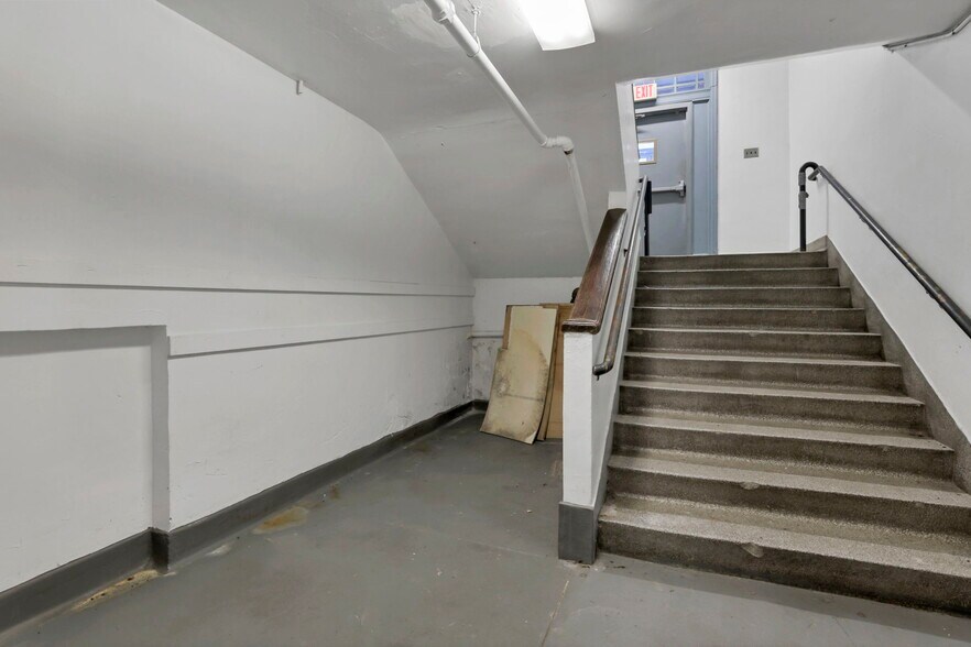 More Photos Of 300 E Auburn Ave, Springfield Office For Sale