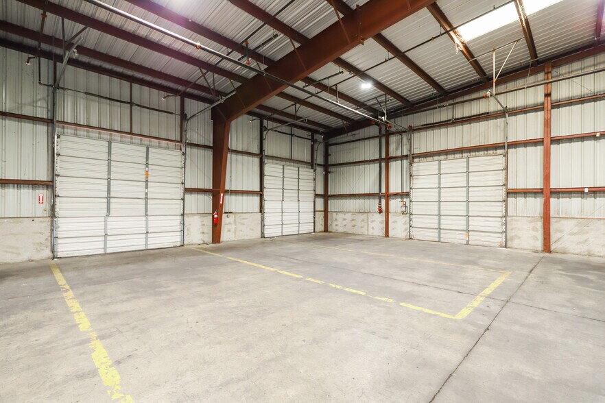More Photos Of 14415 Import Rd, Laredo Warehouse For Lease
