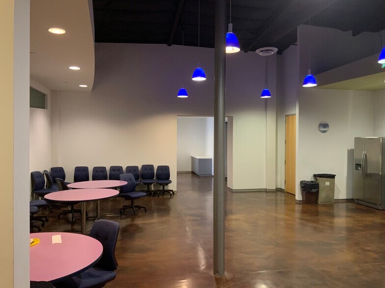More Photos Of 16641 Roscoe Pl, North Hills Warehouse For Lease