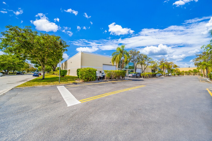 More Photos Of 8009 NW 29th St, Doral Warehouse For Sale