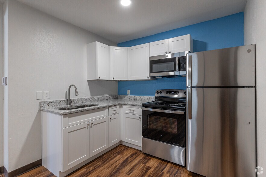 More Photos Of 2425 Atrium Way, Nashville Apartments For Sale