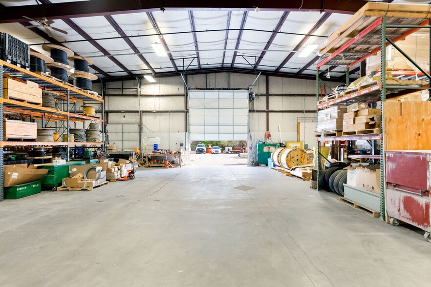 More Photos Of 3312 Gilmore Industrial Blvd, Louisville Warehouse For Lease