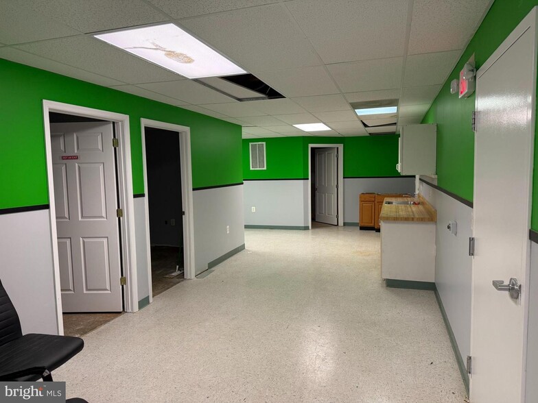 More Photos Of 225 Town Square Dr, Lusby Medical For Lease