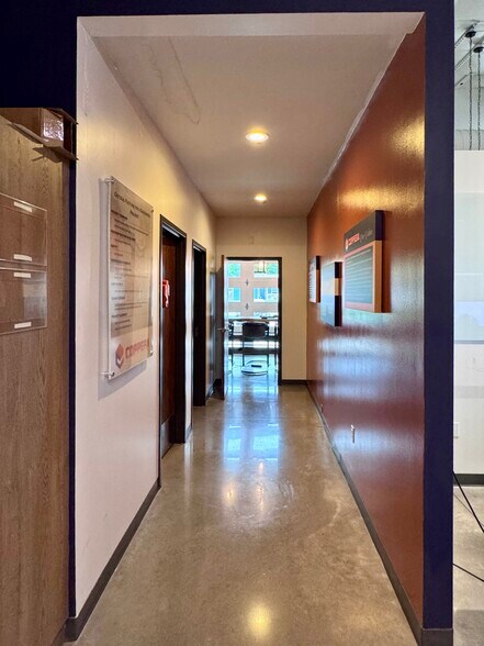 More Photos Of 1009 W 2nd St, Taylor Flex For Sale