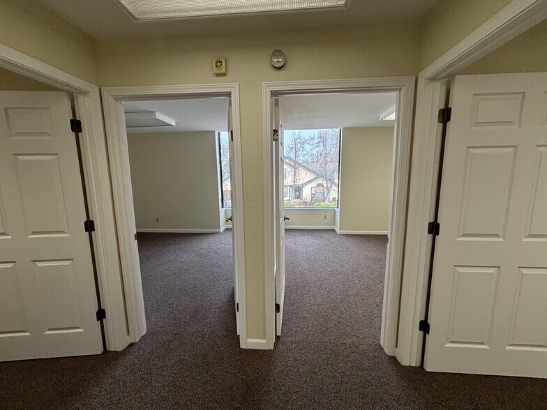 More Photos Of 222 W Lockeford St, Lodi Office For Lease