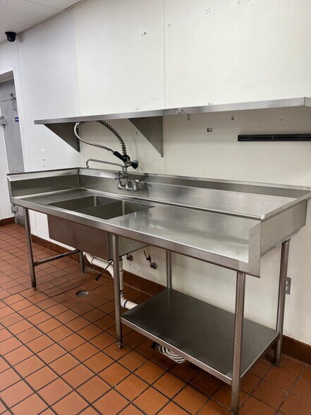 More Photos Of 10811 NE 23rd St, Spencer Restaurant For Lease