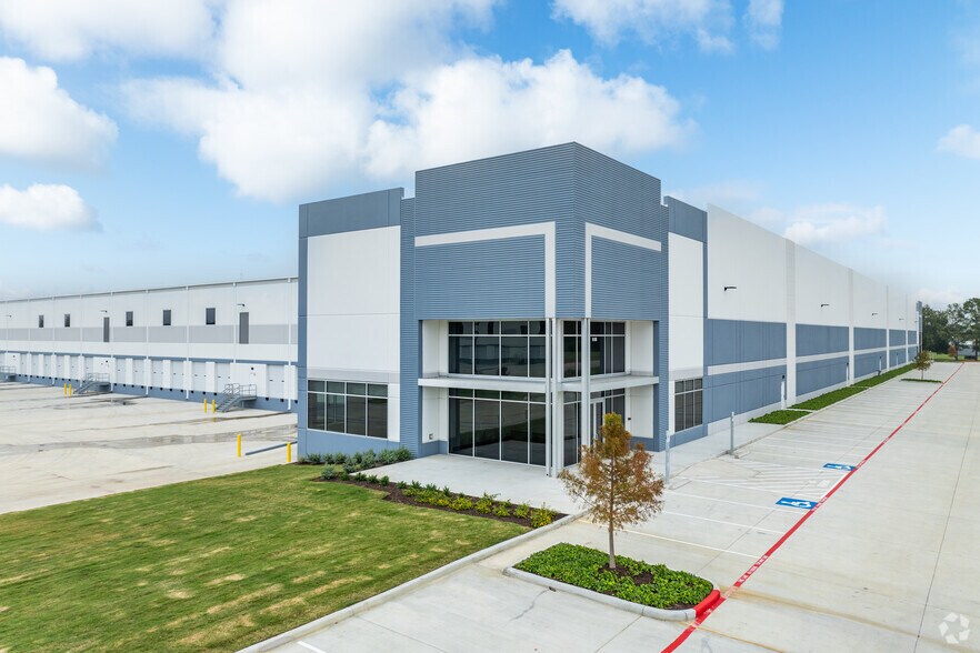 More Photos Of 5814 N Highway 146, Baytown Unknown For Lease