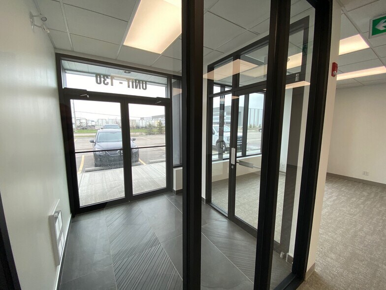 More Photos Of 5423 61 Av SE, Calgary Warehouse For Sale