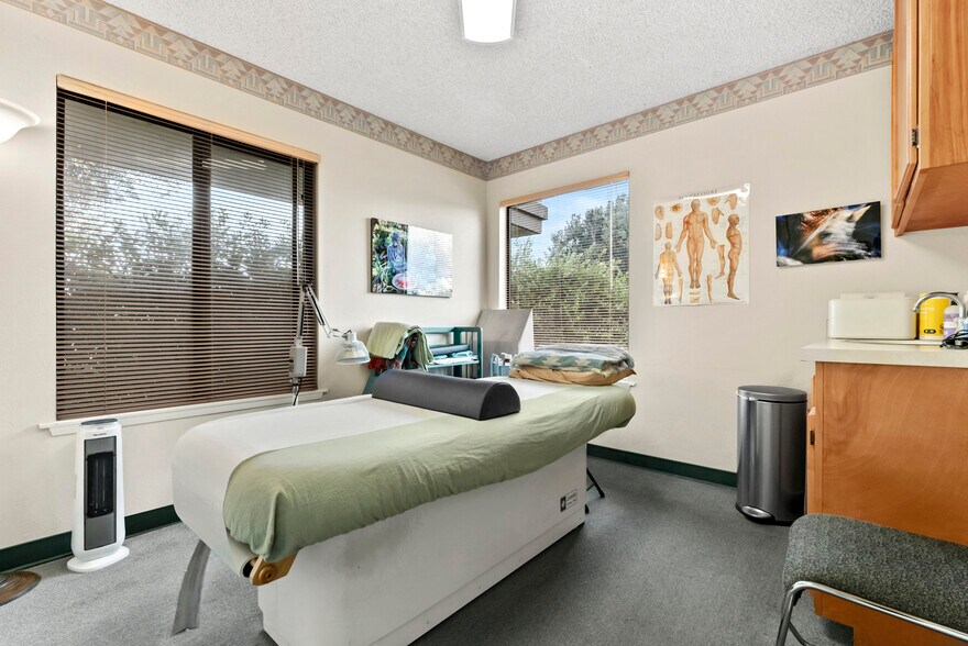More Photos Of 970 Petit Ave, Ventura Medical For Sale