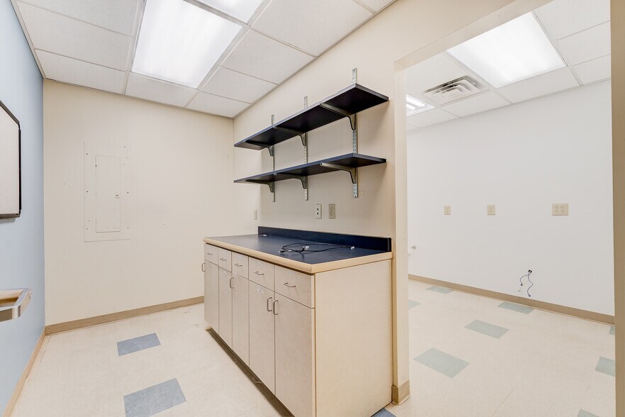 More Photos Of 860 NW Washington Blvd, Hamilton Medical For Lease
