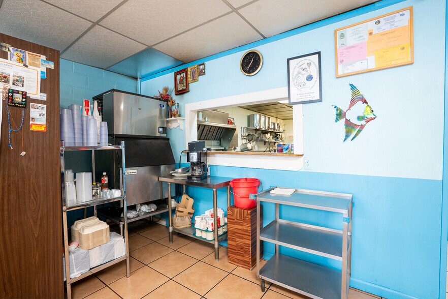 More Photos Of 111 S State St, Ukiah Restaurant For Sale