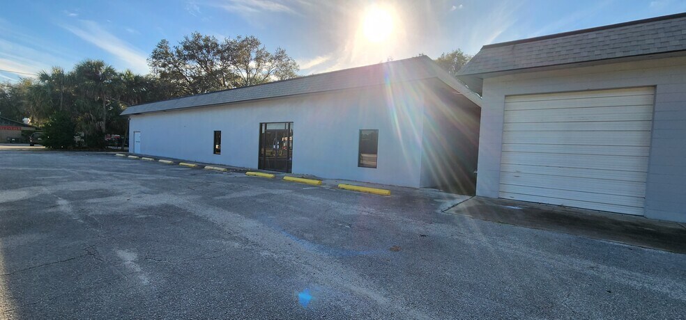 More Photos Of 284 S Center St, Pierson Auto Repair For Lease
