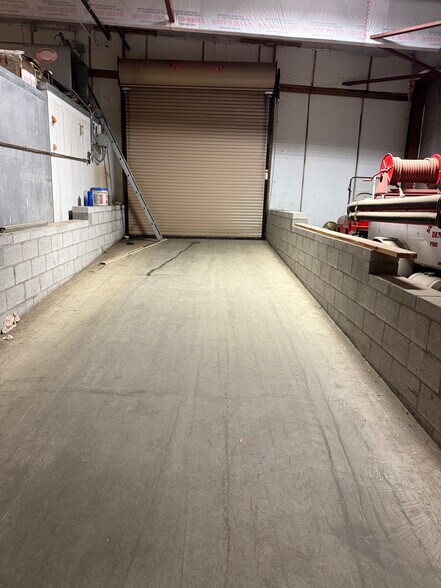 More Photos Of 479 Ferguson Rd, Dunbar Refrigeration Cold Storage For Sale