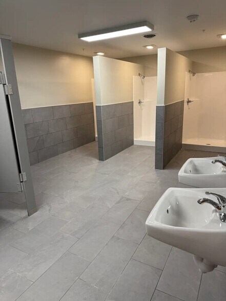 More Photos Of 4627 Dixie Hwy, Louisville Office For Sale