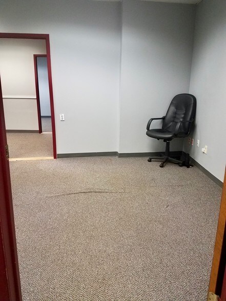 More Photos Of 112 Merrick Rd, Lynbrook Office For Lease