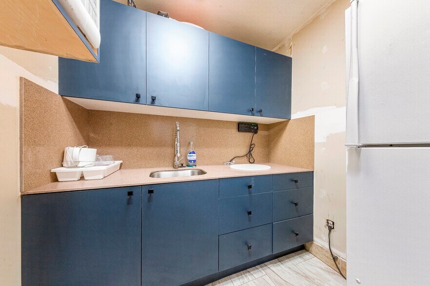 More Photos Of 42621 2nd St E, Lancaster Warehouse For Sale