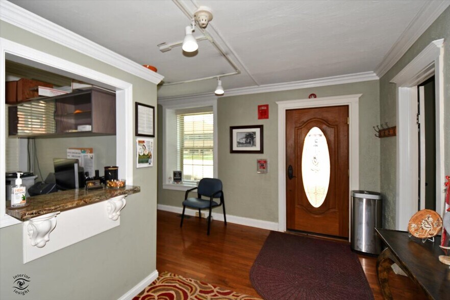 More Photos Of 1155 S Washington St, Naperville Loft Creative Space For Lease