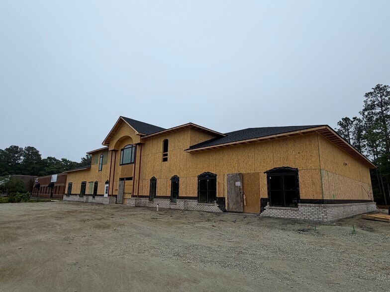 More Photos Of 2930 Henderson Dr, Jacksonville Coworking Space