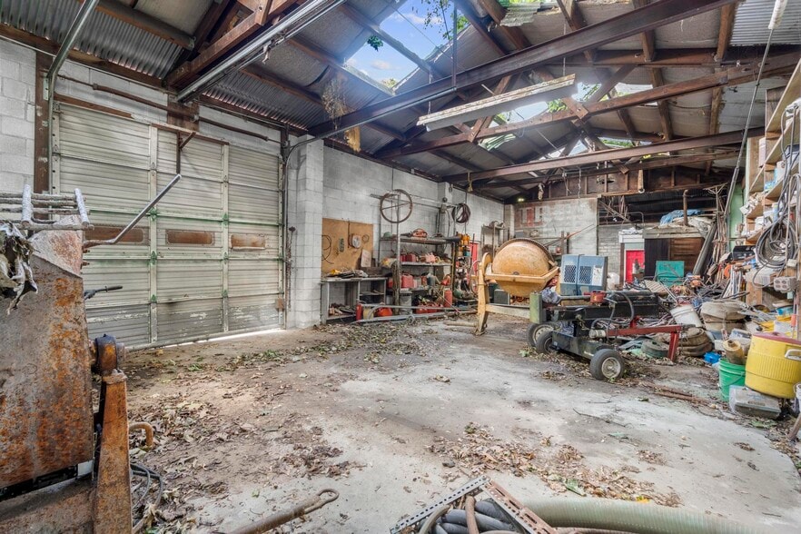 More Photos Of 5 Roosevelt St, Bridgeport Warehouse For Sale