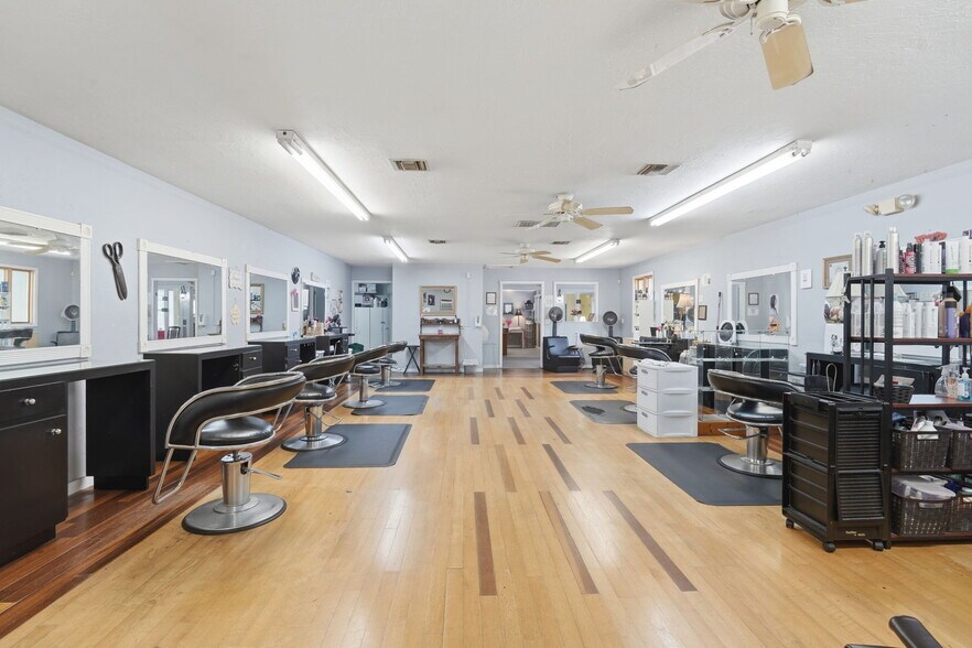 More Photos Of 1030 Camphor Ln, Deland General Retail For Sale