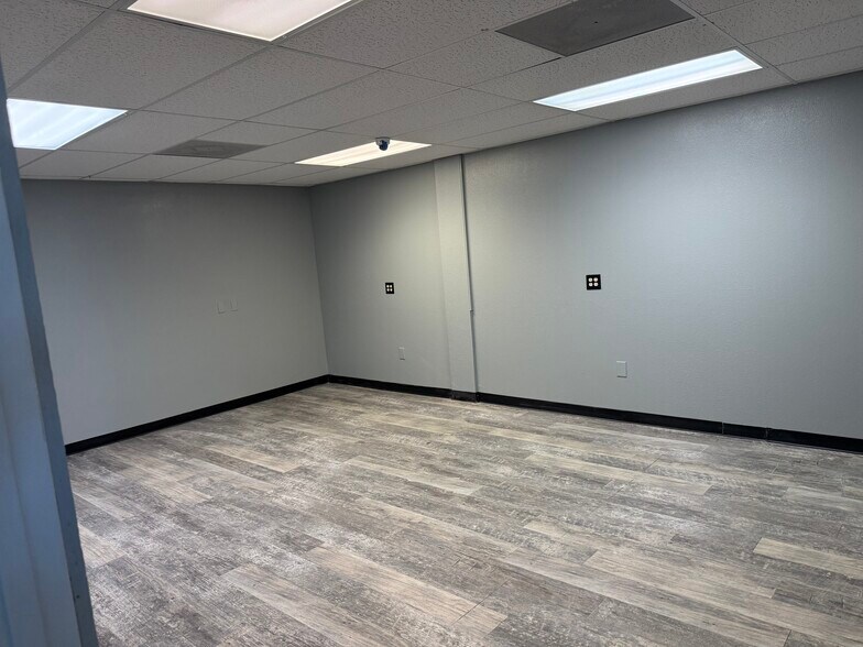 More Photos Of 31007-a W IH-10, Boerne Unknown For Lease