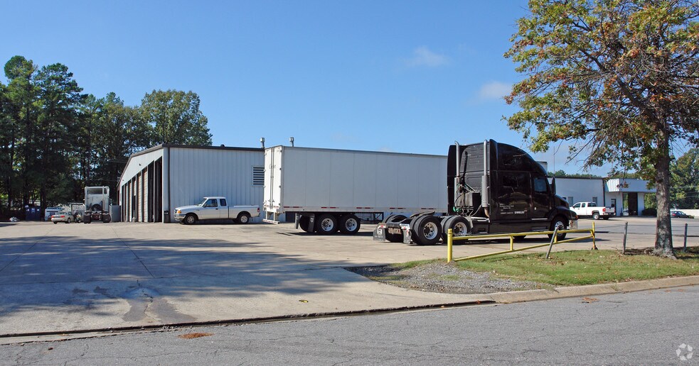 More Photos Of 9401 I-30 Hwy, Little Rock Service For Lease
