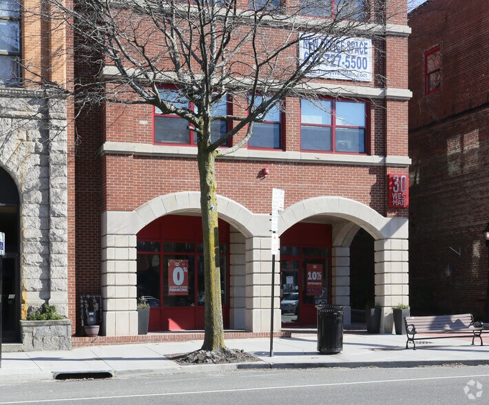 More Photos Of 30 W Main St, Riverhead Office For Lease