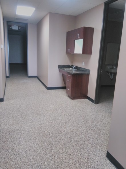 More Photos Of 13614 Poplar Cir, Conroe Warehouse For Lease