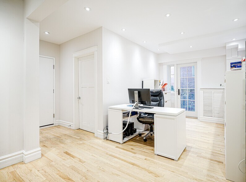 More Photos Of 4565 Rue Sherbrooke O, Westmount Office For Lease