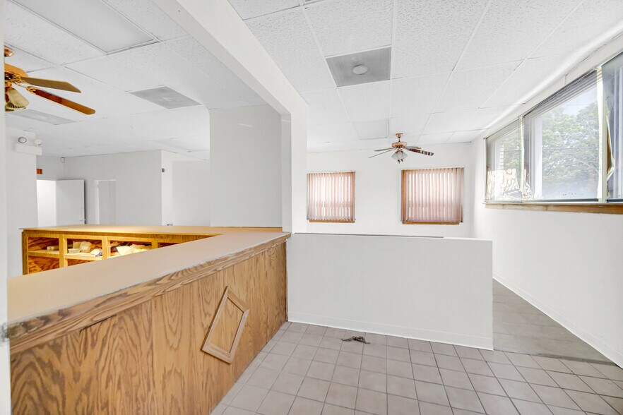 More Photos Of 2201 W Roosevelt Rd, Broadview Office For Sale