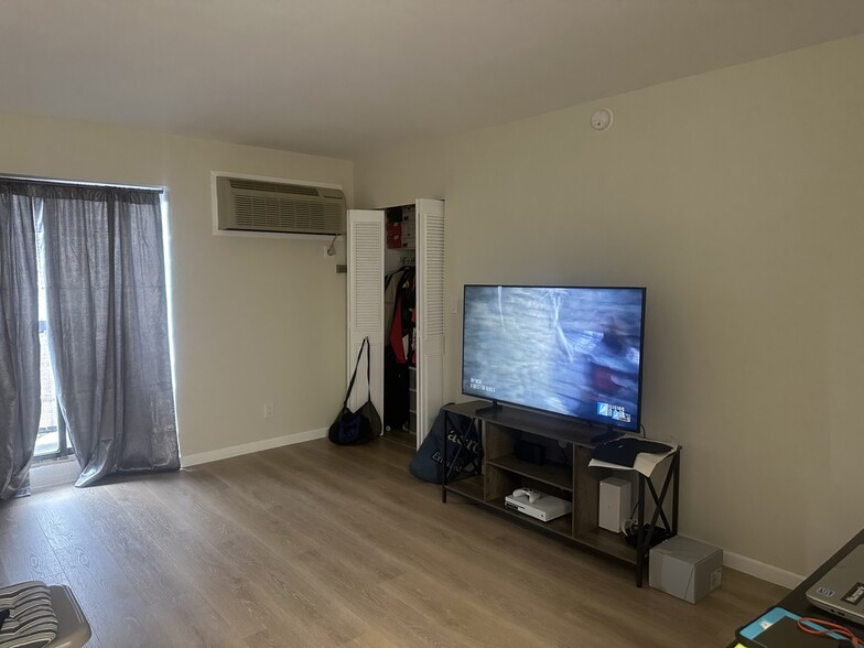 More Photos Of 5725 Van Horn St, Elmhurst Multifamily For Sale