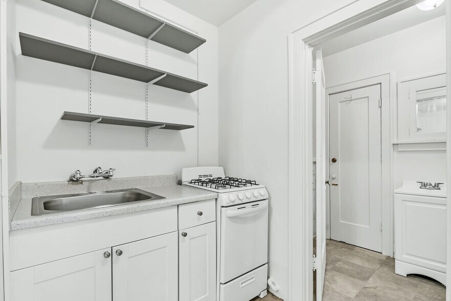 More Photos Of 2455 NW Quimby St, Portland Apartments For Sale