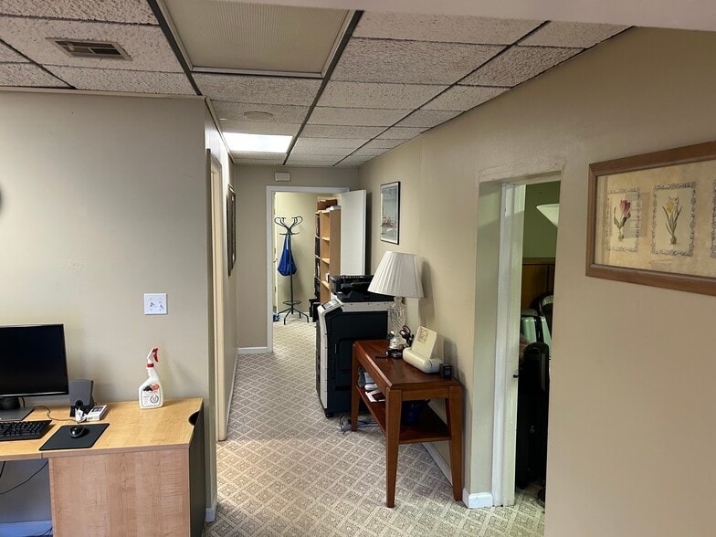 More Photos Of 5130 MacCorkle Ave SE, Charleston Office For Lease