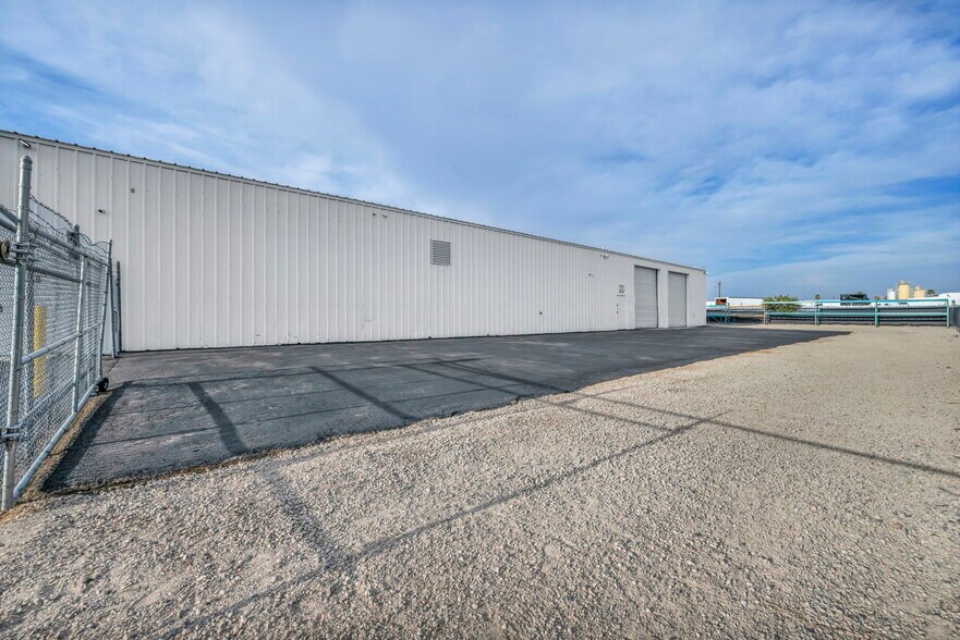 More Photos Of 4040 Arcata Way, North Las Vegas Light Manufacturing For Lease