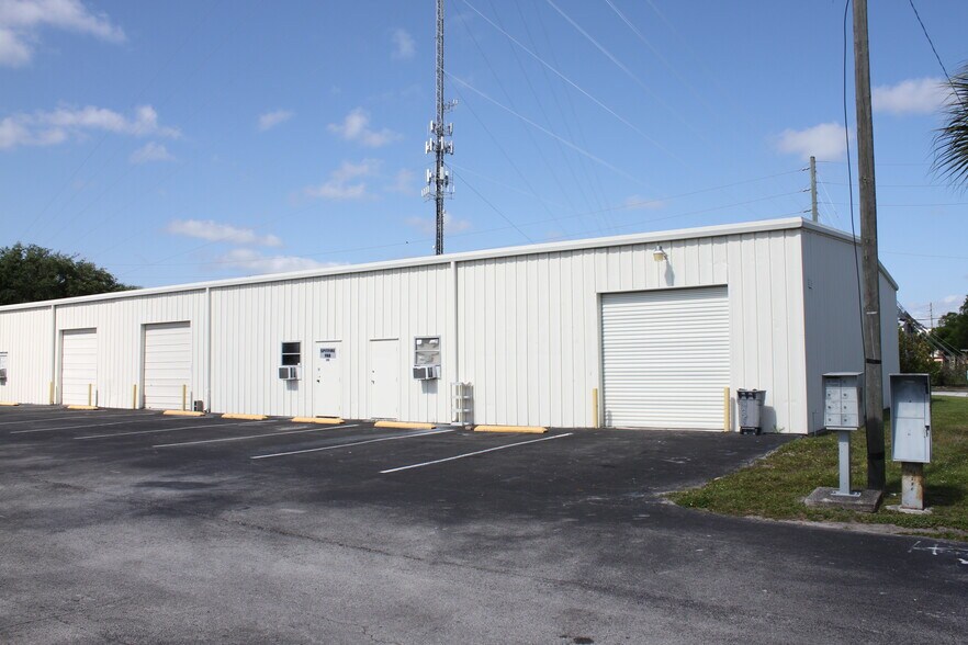 More Photos Of 238 W Marvin Ave, Longwood Warehouse For Lease