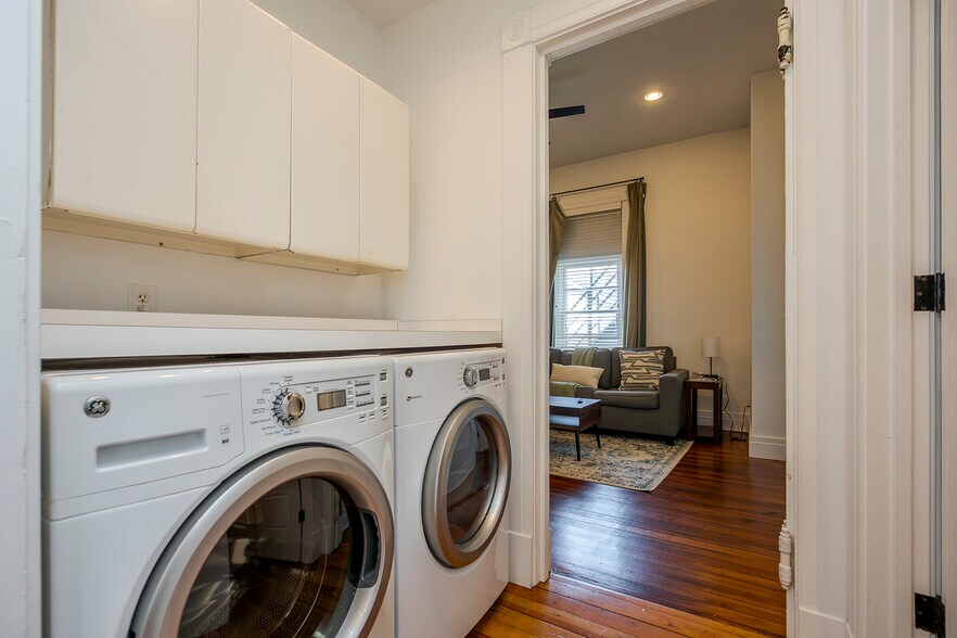 More Photos Of 199 E Loudon Ave, Lexington Office Residential For Sale