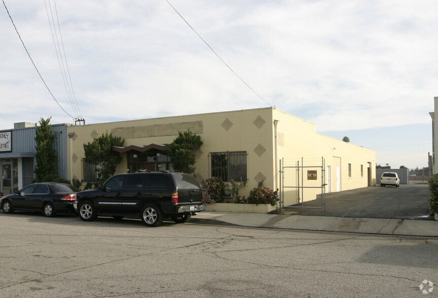 More Photos Of 8740 Remmet Ave, Canoga Park Distribution For Lease