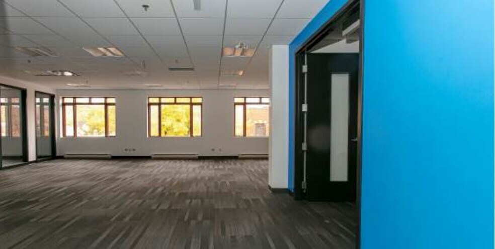 More Photos Of 4817-4833 Rue Sherbrooke O, Westmount Office For Lease