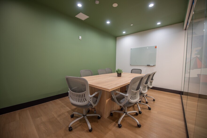 More Photos Of 1100 Brickell Bay Dr, Miami Coworking Space